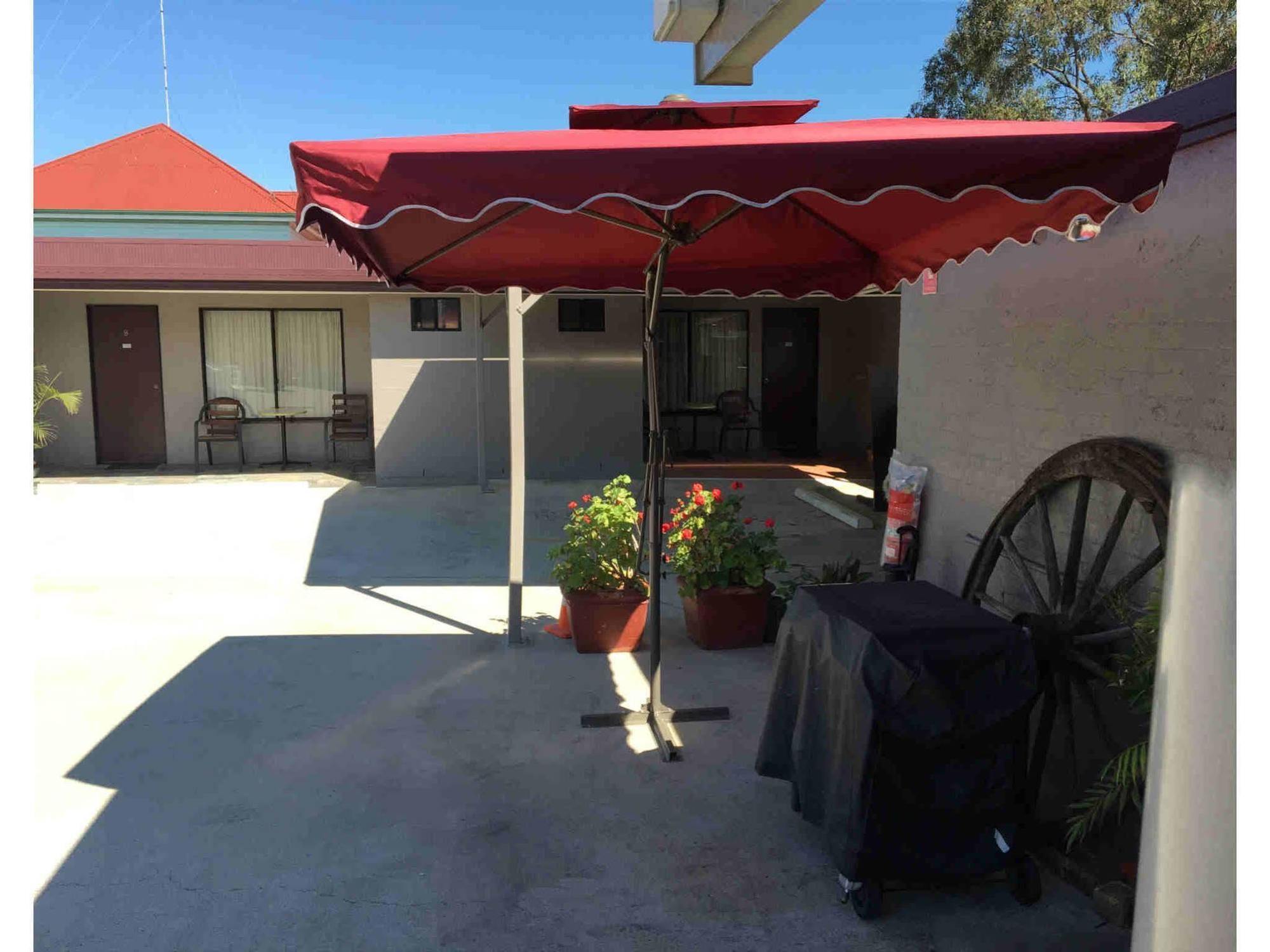 Best Western Golden Harvest Motel Warwick Exterior photo